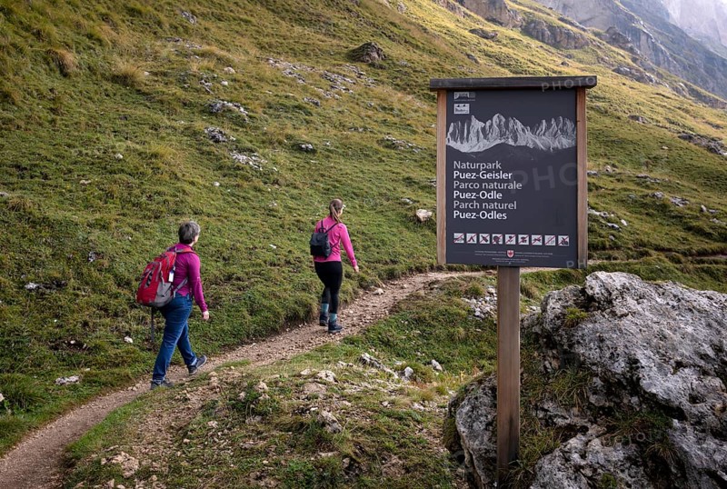 Two hikers, shield, Odle, Geisler peaks, Puez-Odle nature Park, Seceda, Val Gardena, Trentino, South Tyrol, Italy, Europe