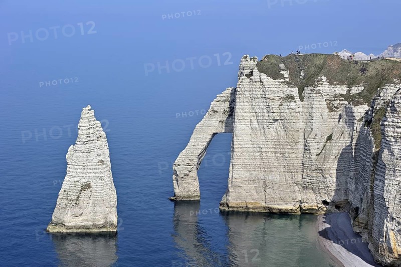 L'Aiguille and the Porte D'Aval, a natural arch in the chalk cliffs at Etretat, Côte d'Albâtre, Upper Normandy, France, Europe
