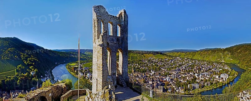 Ruin of Grevenburg Castle with panoramic view of the Moselle, Traben-Trarbach, Middle Moselle, Rhineland-Palatinate, Germany, Europe