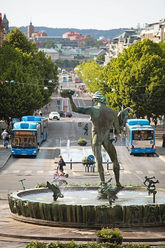 Poseidon statue, hybrid buses at the back in Kungsportsavenyen, Gothenburg, Västra Götalands län, Sweden, Europe