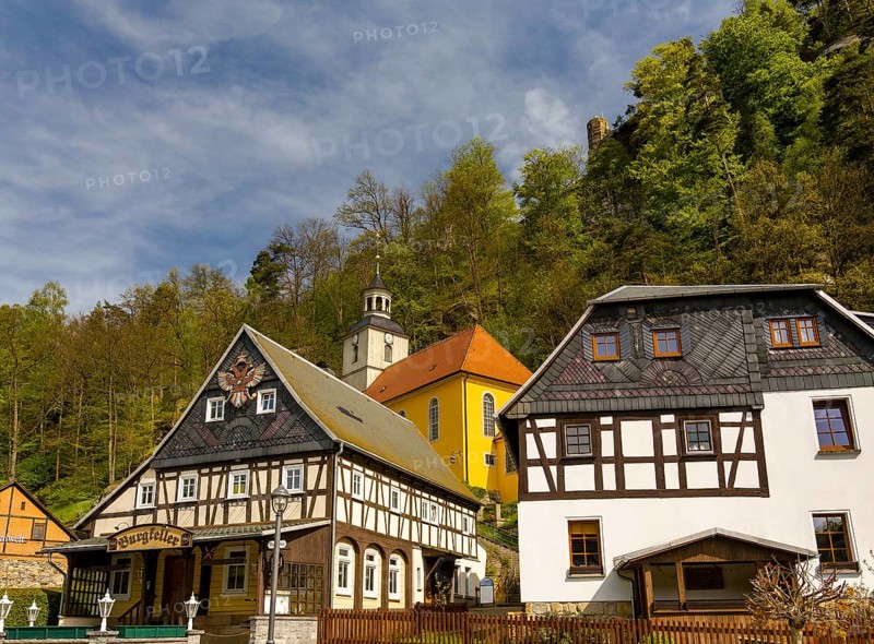 Half-timbered houses and small village church on a slope, Umgebindehäuser, Oybin, Zittau Mountains, Saxony, Germany, Europe