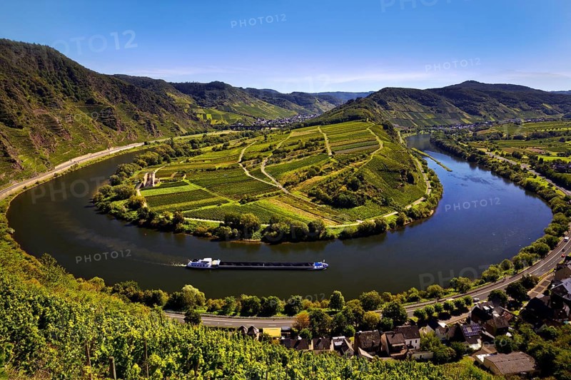 Moselle loop with cargo ship from the Bremmer Calmont via ferrata, Bremm, Rhineland-Palatinate, Germany, Europe