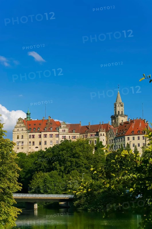 Hohenzollern Castle Sigmaringen, former princely residence and administrative centre of the Princes of Hohenzollern-Sigmaringen, city castle, architecture, historical building, west view, blue sky, bridge, Danube, river, Sigmaringen, Upper Swabia, Baden-Württemberg, Germany, Europe