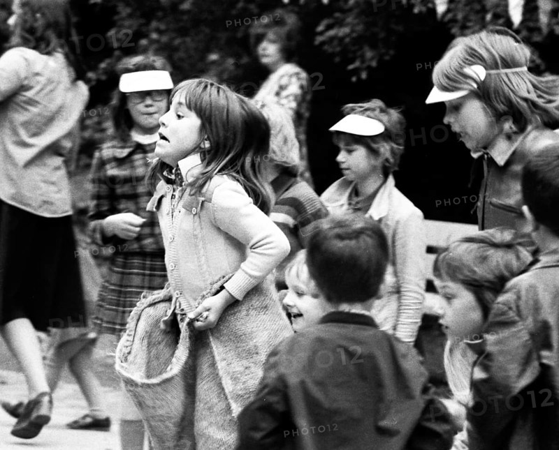 The children's parties of the Young Pioneers (JP) of the children's organisation of the DKP, modelled on the GDR, were intended to offer children entertainment during the holidays through sack races, egg races and all kinds of games and to give their parents ideas here on 31 May 1975 in Wuppertal, Cologne and Krefeld, Germany, Europe