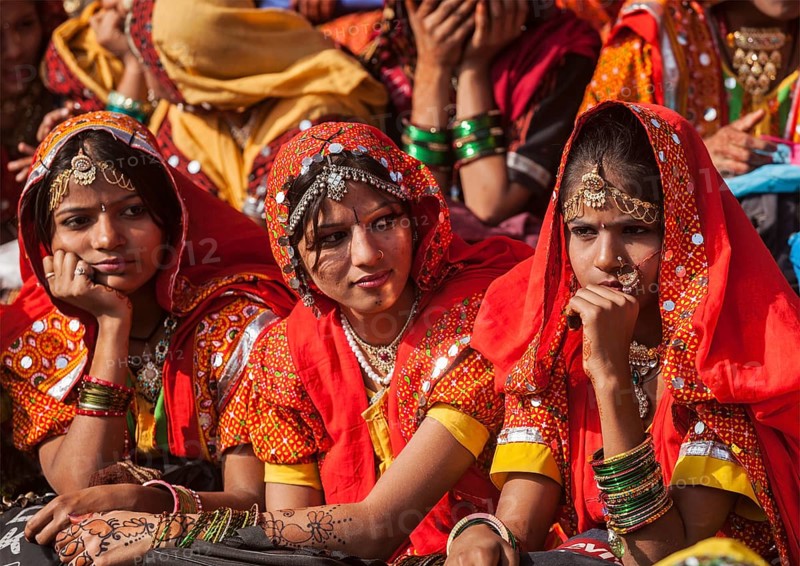 PUSHKAR, INDIA, NOVEMBER 21, 2012: Unidentified Rajasthani girls in traditional outfits prepare for dance perfomance at annual camel fair Pushkar Mela in Pushkar, Rajasthan, India, Asia