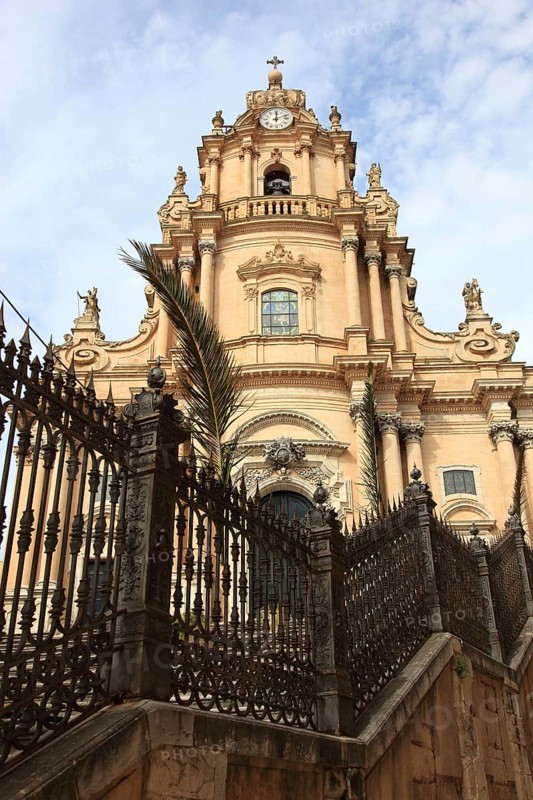 Old Town of Ragusa, the Collegiate Church of San Giorgio or Cathedral of Saint George in the late Baroque district of Ragusa Ibla, Unesco World Heritage Site, Sicily, Italy, Europe