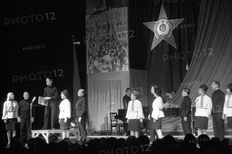DEU, Germany, Düsseldorf: The communists' move from their exile in the GDR in 1969 was not without problems. Made possible by the Willy Brandt government's policy of détente, the leadership of the KPD came to Bonn in 1969 to found a new party. Legally, the KPD became the DKP. Ruhr area. Rote Nelken -Kulturveramst. DKP) ca. 1969, Europe
