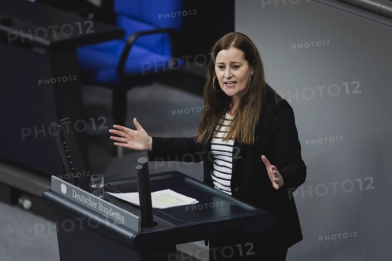 Janine Wissler, Mitglied des Deutschen Bundestages und Parteivorsitzende von Die LINKE, aufgenommen im Rahmen einer Sitzung des Deutschen Bundestages zum Thema 'Halbzeit der Wahlperiode' in Berlin, 14.12.2023