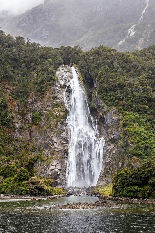 Bowen Falls, Milford Sound, Fiordland National Park, Neuseeland