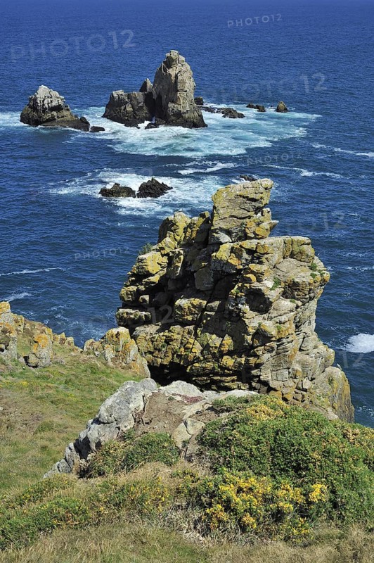 Sea stacks along the rocky coast at Cap de Sizun, nature reserve and bird sanctuary in Finistère, Brittany, France, Europe