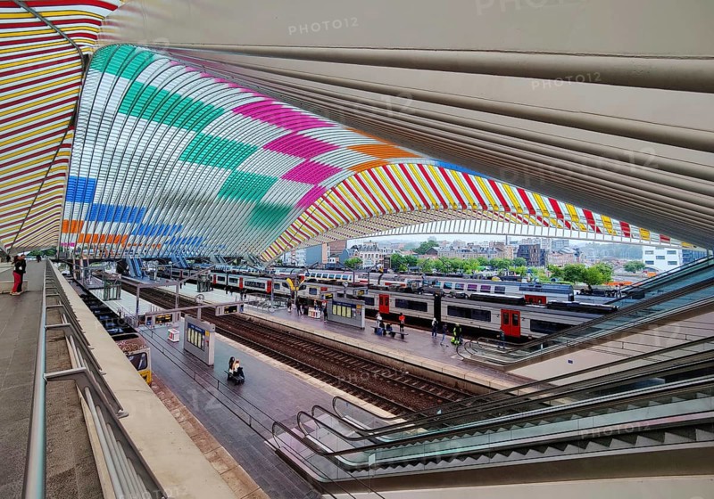Liège-Guillemins station, architect Santiago Calatrava with the installation by Daniel Buren Comme tombées du ciel, les couleurs in situ et en mouvement, Liège, Belgium, Europe