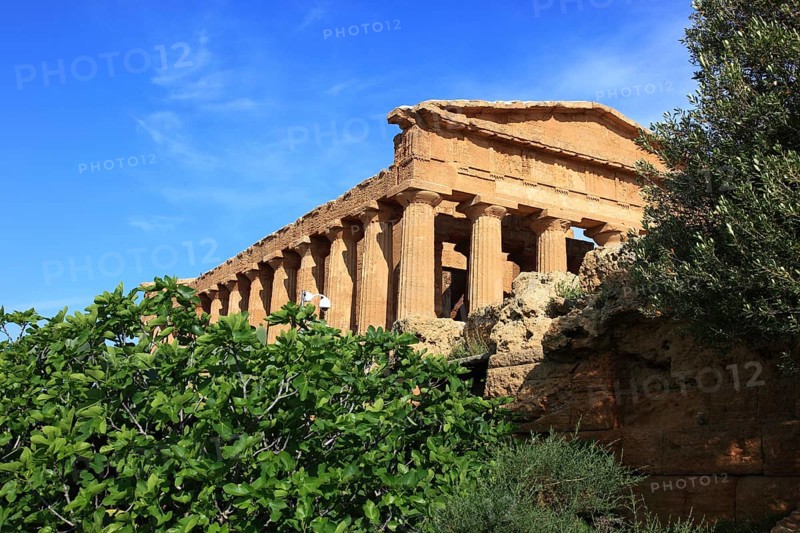 In the Parco Valle dei Templi di Agrigento, Unesco World Heritage Site, remains of the ancient city of Akragas in the Valley of the Temples of Agrigento, the Temple of Concordia, Sicily, Italy, Europe