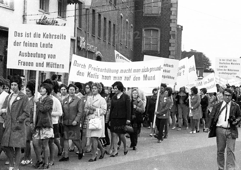 With sometimes original slogans, members and supporters of IG Textil und Bekleidung demonstrated for their interests in Moenchen-Gladbach on 15 June 1971