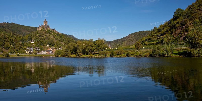 The Moselle Valley with Reichsburg Castle, Cochem, Rhineland-Palatinate, Germany, Europe