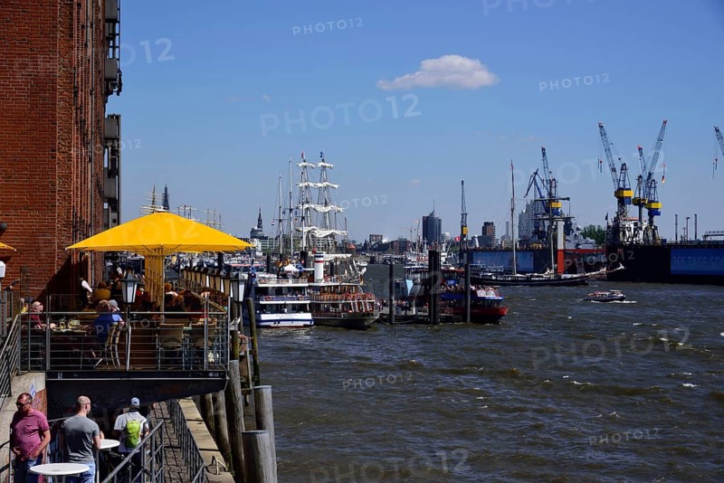 Europe, Germany, Hamburg, Elbe, Harbour Birthday, St. Pauli, View to the Elbe Philharmonic Hall, Windjammer, Terrace Hamburg Elbe Warehouse, Hamburg, Hamburg, Federal Republic of Germany, Europe