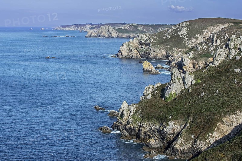 Sea cliffs at the Pointe de Penharn, Cléden-Cap-Sizun, Finistère, Brittany, France, Europe