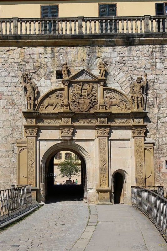Portal, gate, round arch, bridge, cobblestones, stone figures, coat of arms, relief, decoration, Hohentübingen Palace, Museum of the University of Tübingen MUT, higher education institution, historical building, place of learning, Renaissance complex built in the 16th century, Eberhard Karls University of Tübingen, Tübingen, Baden-Württemberg, Germany, Europe