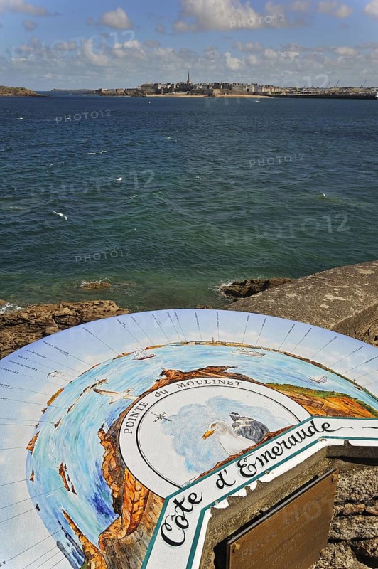 Saint-Malo seen from viewpoint at the Pointe du Moulinet, Dinard, Brittany, France, Europe