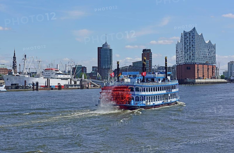 Europe, Germany, Hanseatic City of Hamburg, Elbe, Elbe Philharmonic Hall, paddle steamer Louisiana Star, Hamburg, Hamburg, Federal Republic of Germany, Europe