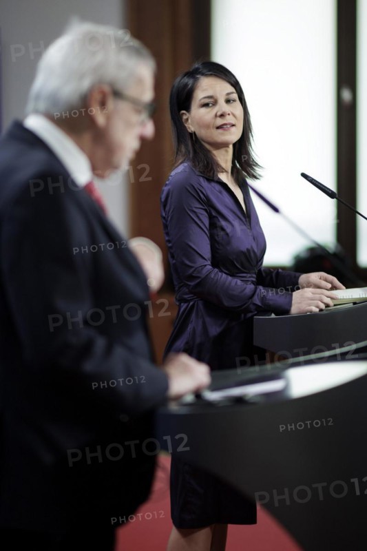 Annalena Bärbock, Federal Foreign Minister, and Alberto van Klaveren Stork, Foreign Minister of Chile, at a press conference after their talks in Berlin, 11 April 2024. Photographed on behalf of the Federal Foreign Office
