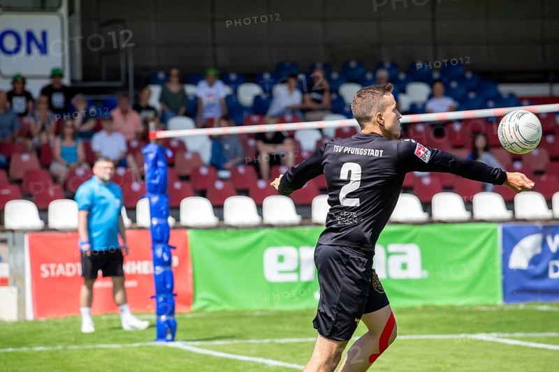 Fistball: TSV Pfungstadt against DSG UKJ Froschberg (IFA 2024 Fistball World Tour Finals Mannheim, preliminary round match Group A) . Picture: Dennis Gruber (2, Pfungstadt)