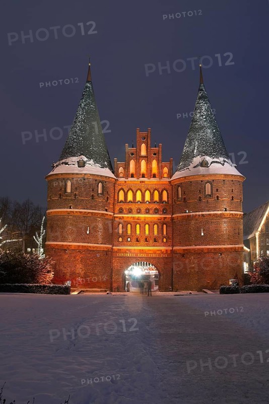 Lübeck, Holstentor at night in winter