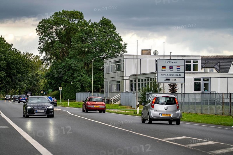 Green border, border crossing Wyler, without controls, former customs building, near Kranenburg, federal road B9, in NL N325, from the Netherlands to Germany, North Rhine-Westphalia, Germany, Europe