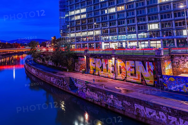 Illuminated footpath along the Danube Canal on Obere Donaustraße, evening mood, Vienna, Austria, Europe