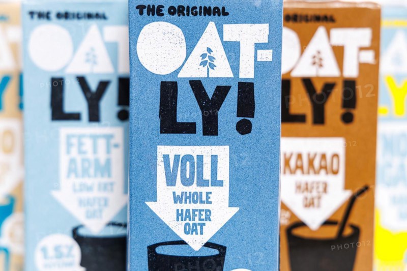 Oatly vegan oat milk milk substitute different flavours