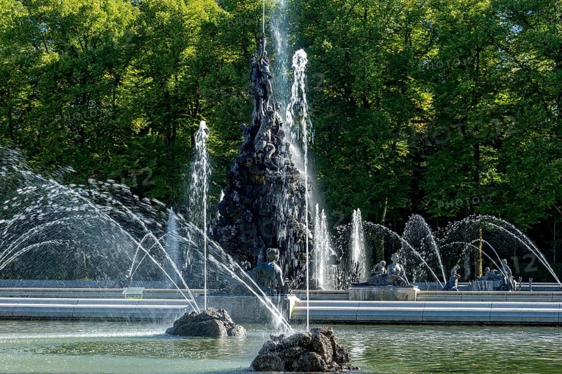 Water features in the water parterre, fountains, fountains of Fama Fountain and Fortuna Fountain, mythological female figures at the edge of the pool, palace park, New Herrenchiemsee Palace, Herreninsel, Chiemsee, Chiemgau, Upper Bavaria, Bavaria, Germany, Europe
