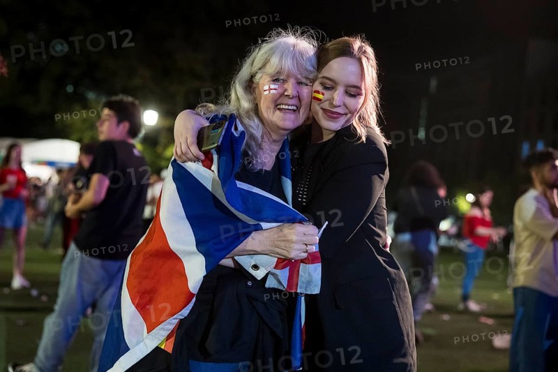 Cathreen (born in England and fan of the English team) together with her daughter Jamie (living in Berlin and fan of the Spanish team) at the fan zone at the Brandenburg Tor after the final match between Spain and England at the European Football Championship, Berlin, 14 July 2024