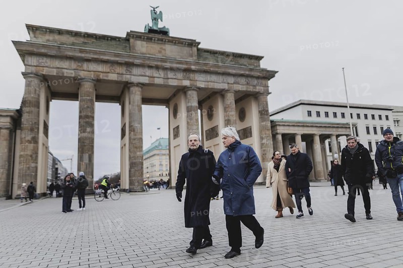 (L-R) Felix Klein, Federal Government Commissioner for Jewish Life in Germany and the Fight against Antisemitism, and Mehmet Daimagueler, Commissioner against Antiziganism in Germany, photographed during the commemoration ceremony at the Memorial to the Murdered Jews of Europe in Berlin, 31 January 2024 / Photographed on behalf of the Federal Ministry for Women, Senior Citizens, Family and Youth