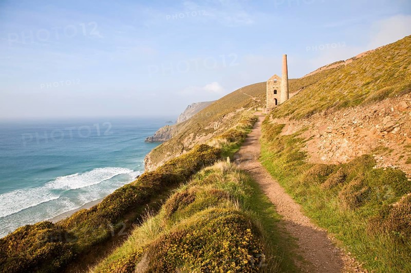 Ruins of Towanroath Pumping House at the Wheal Coates Tin Mine, St Agnes Head, Cornwall, England, United Kingdom, Europe
