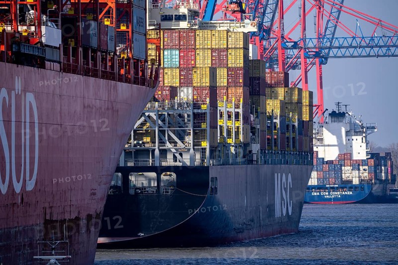 Port of Hamburg, Waltershofer Hafen, EUROGATE Container Terminal, container freighter Cap San Sounio, shipping company Hamburg Süd, MSC container ship MSC Soraya, Hamburg, Germany, Europe