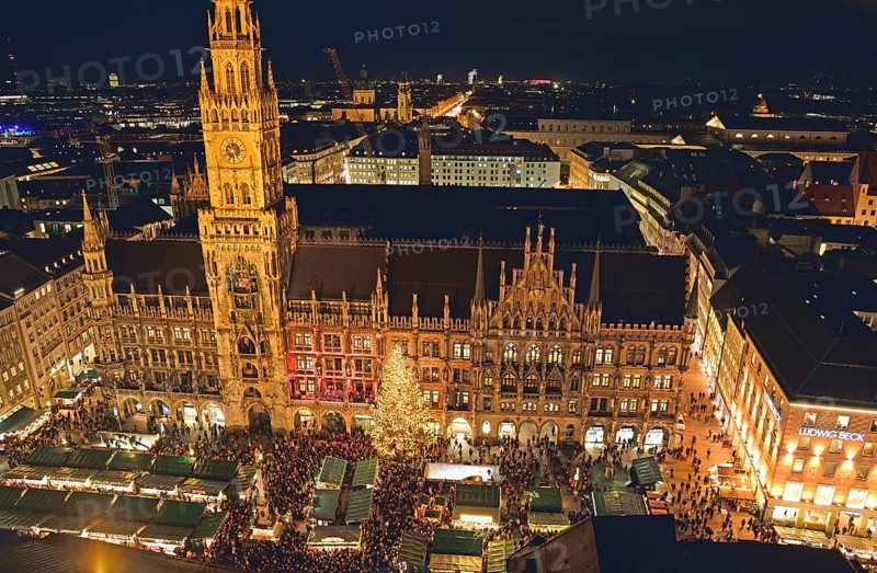 Europe, Germany, Bavaria, Munich, View from St Peter's, Marienplatz, Christmas, New Town Hall, Evening, Christmas market, Christmas lights, Hamburg, Hamburg, Federal Republic of Germany, Europe