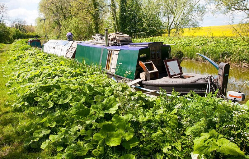 Kennet and Avon canal stretch between All Cannings and Alton Barnes, Vale of Pewsey, Wiltshire, England, United Kingdom, Europe