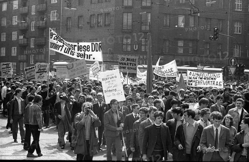 DEU, Germany, Dortmund: Personalities from politics, business and culture from the years 1965-71, Cologne. DGB demonstration for better education, apprenticeships and against youth unemployment ca. 1965, Europe