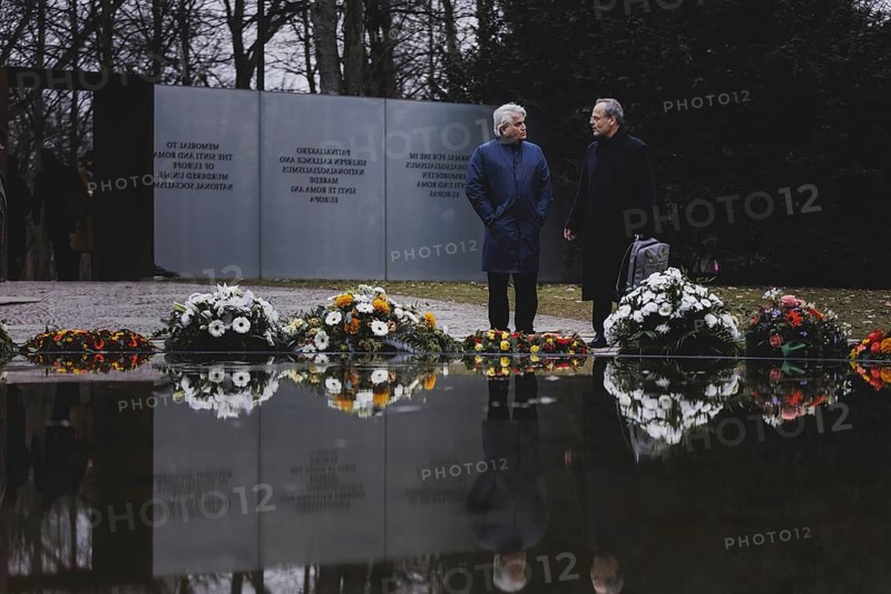 (L-R) Mehmet Daimagueler, Commissioner against Antiziganism in Germany, and Felix Klein, Federal Government Commissioner for Jewish Life in Germany and the Fight against Antisemitism, photographed during a commemoration ceremony at the Memorial to the Murdered Sinti and Roma in Berlin, 31 January 2024 / Photographed on behalf of the Federal Ministry for Women, Senior Citizens, Family and Youth