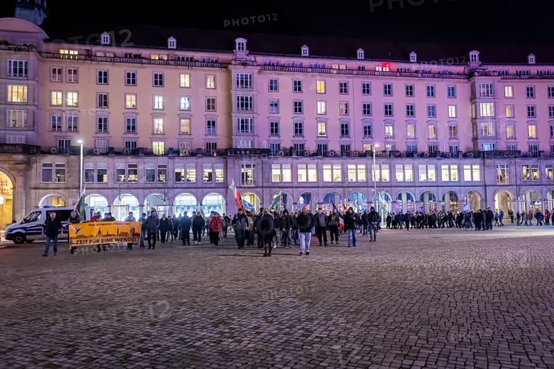 To mark 13 February and the destruction of Dresden in the Second World War, the small right-wing extremist party Freie Sachsen organised a demonstration and marched through the centre of Dresden in front of the Church of Our Lady with revanchist and fantasy flags and loudspeakers. They distorted historical facts, voiced conspiracy theories and shouted slogans that jeopardised the rule of law, Dresden, Saxony, Germany, Europe