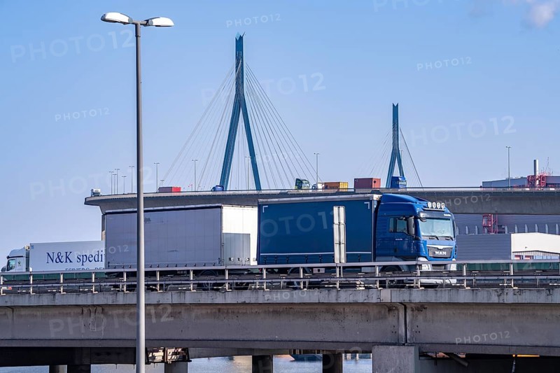 The Köhlbrand Bridge in the port of Hamburg, in front traffic on the A7 motorway, spans the 325 m wide Köhlbrand, an arm of the Süderelbe, the bridge is over 3600 metres long, 53 metres above the water, piers 135 m high, more than 30, 000 vehicles use the B3 bridge daily, important connection to the port, it is dilapidated, to be rebuilt, Hamburg, Germany, Europe