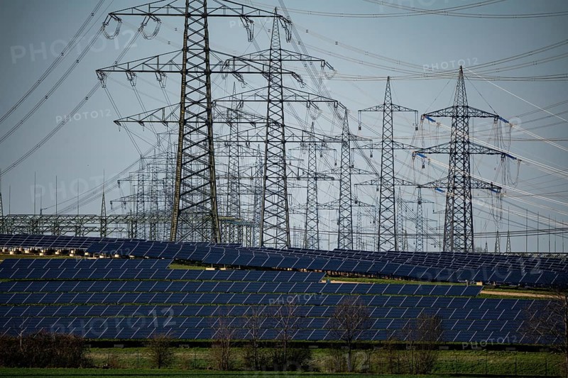 Part of a new line route, 380 KV extra-high-voltage line between Osterath and Gohr, 6-hectare solar park on a disused landfill site near Gohr-Broich, Dormagen, North Rhine-Westphalia, Germany, Europe