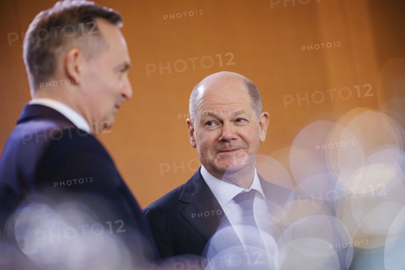 Volker Wissing (FDP), Federal Minister of Transport and Digital Affairs, and Olaf Scholz (SPD), Federal Chancellor, pictured during a meeting of the Federal Cabinet. Berlin, 24.04.2024