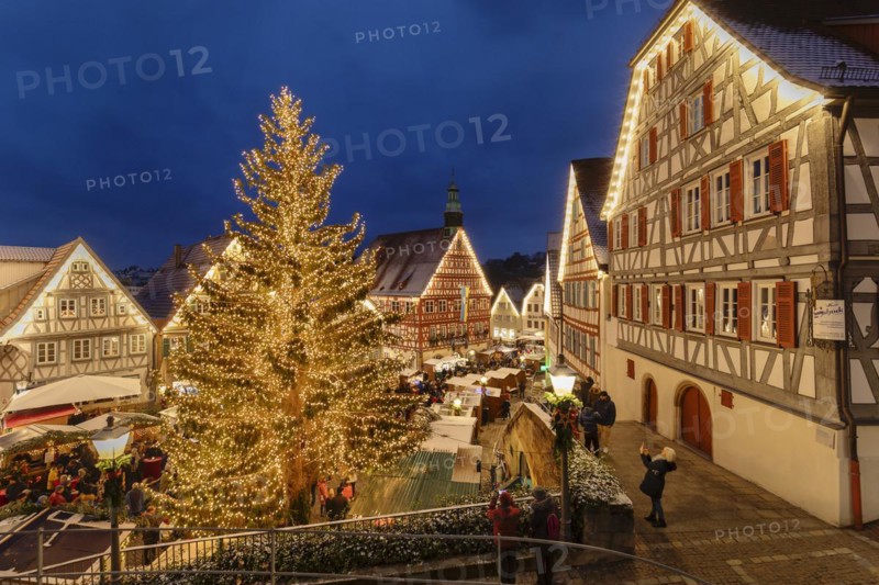 Christmas market on the market square of Backnang, Rems Murr Kreis, Baden- Württemberg, Germany, Backnang, Baden-Württemberg, Germany, Europe