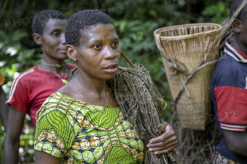 Pygmy woman of the Baka or BaAka people with her hunting net, Dzanga-Sangha Special Dense Forest Reserve, Sangha-Mbaéré Prefecture, Central African Republic, Africa