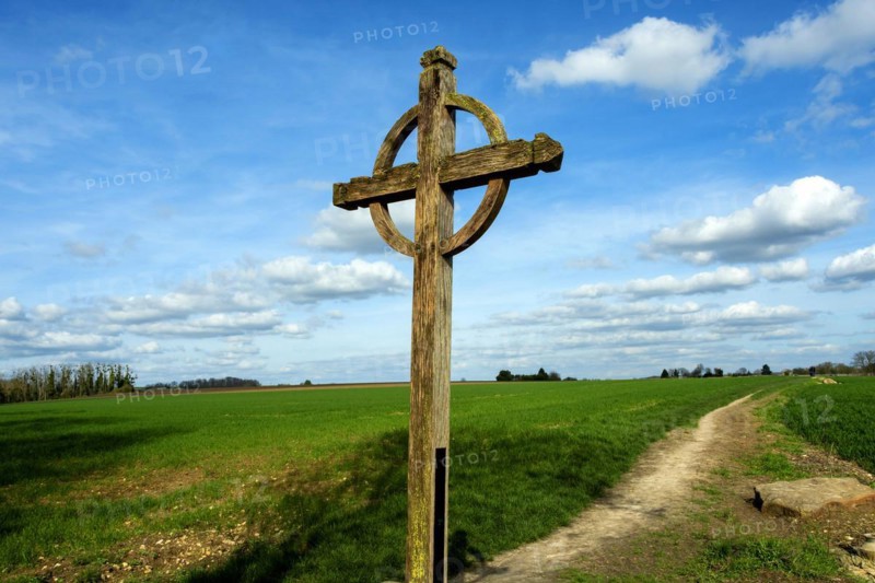 Auvers-sur-Oise. Cross located near the place where Van Gogh's famous painting called The Cornfield with Crows was painted.Val-d'Oise. Ile-de-France. France. Europe