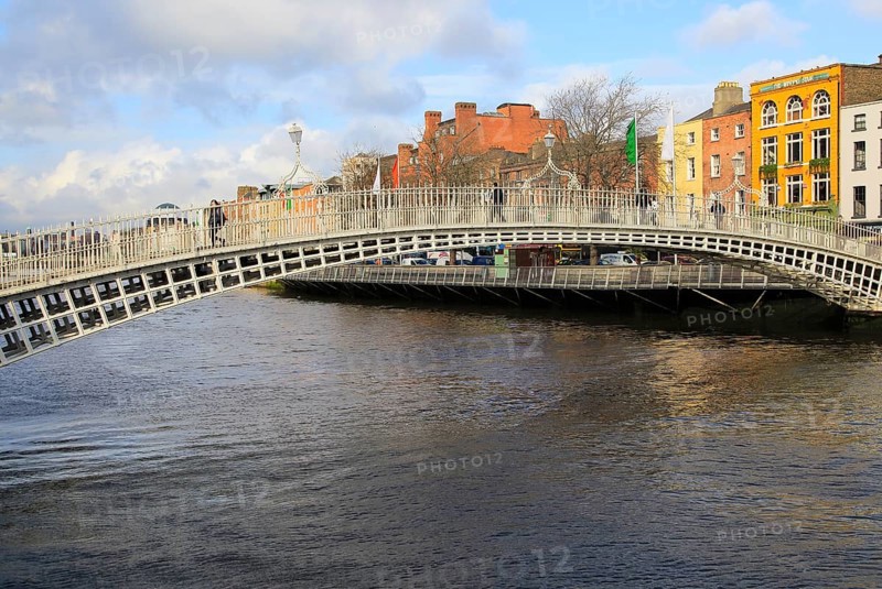 Ha'penny Bridge, historic pedestrian bridge crossing River Liffey, city of Dublin, Ireland, Irish Republic built 1816, Europe