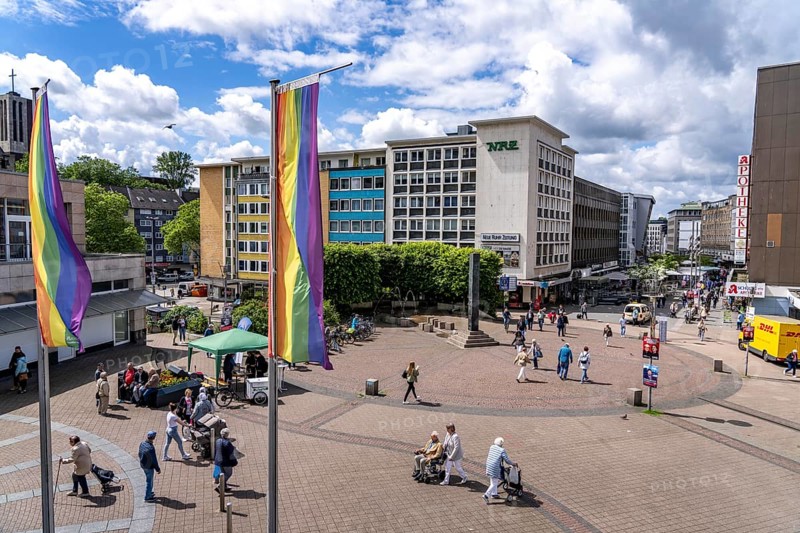 The city centre of Mülheim an der Ruhr, Schlossstraße, Kurt-Schumacher-Platz, pedestrian zone, shopping street, North Rhine-Westphalia, Germany, Europe
