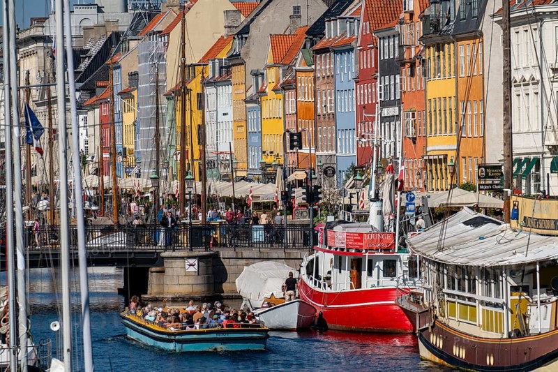 Nyhavn, in the Frederiksstaden district, canal cruise, harbour district with houses over 300 years old, promenade with many cafés, pubs, restaurants, canal, tourist attraction, Copenhagen, Denmark, Europe
