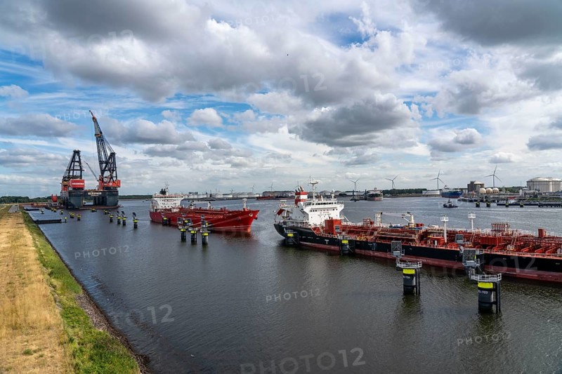 Petroleumhaven, Vopak Terminal Europoort, crude oil tank farm, over 99 large tanks, and 22 loading terminals for overseas and inland vessels, Europoort Port of Rotterdam, Netherlands