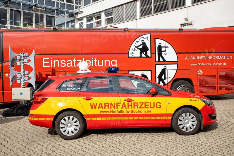 Warning vehicle of the city of Bochum, used in hazardous situations to warn the population of dangers, with loudspeaker and siren signals, rear vehicle of the Bochum professional fire brigade, operations control centre, siren for civil protection